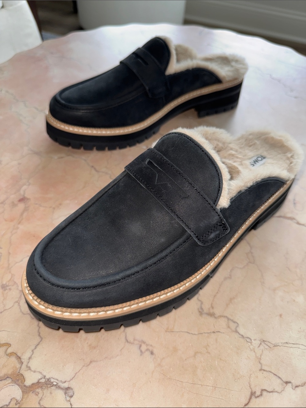 Women’s TOMS Black Suede Shearling-Lined faux Loafers / slides / mules size 9.5